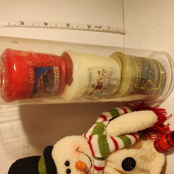 Yankee Candle Snowman Ornament & 3 Christmas Fragrance Votive Candles Gift Set - Picture 4 of 4